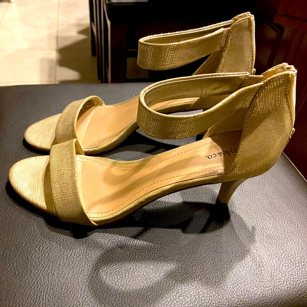 Dress sandals- gold
